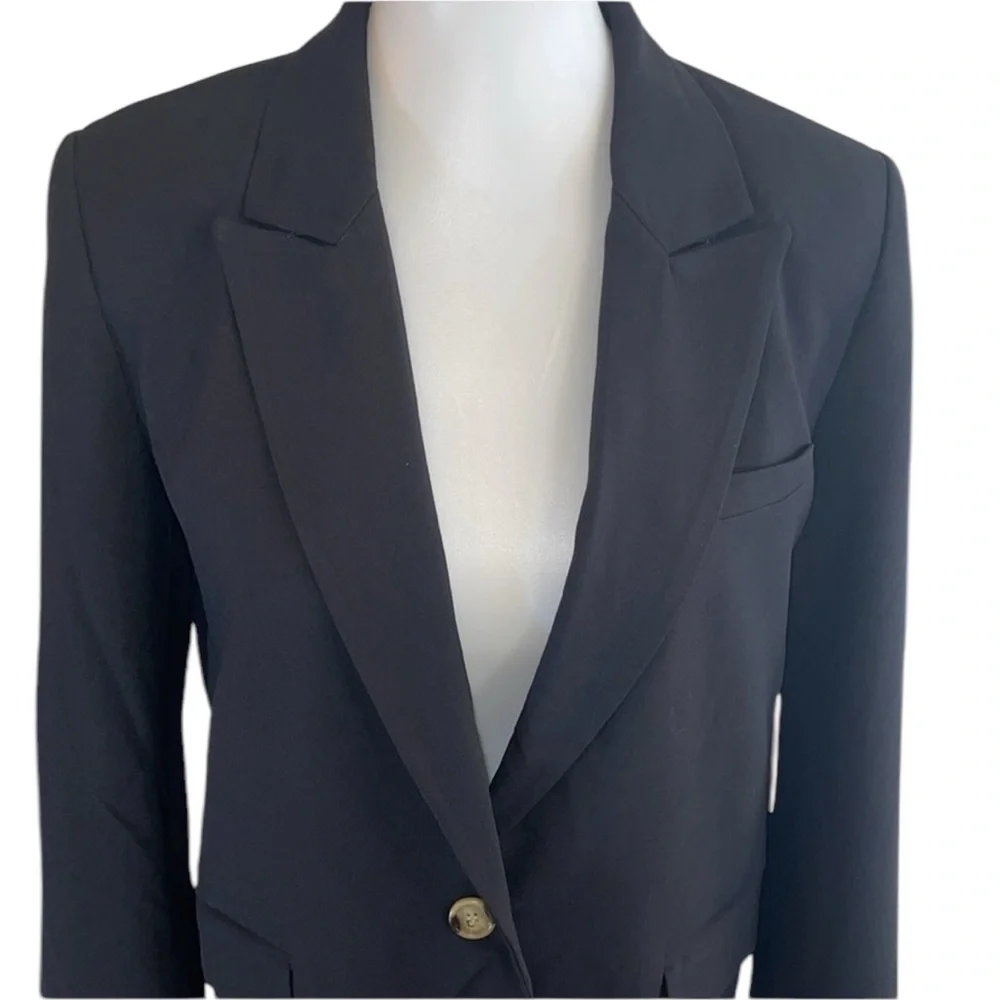 Halogen Black Relaxed Single Button Blazer Size 10
NWT - Picture 3 of 14